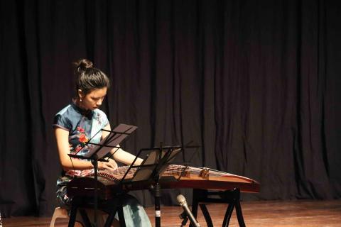 陳寧（古箏教學/演出/主持） - 電台聽友會古箏表演