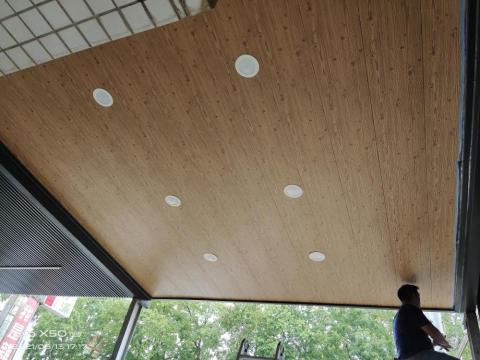 詮豐企業社 - 橫式木紋倒吊裝潢板施作