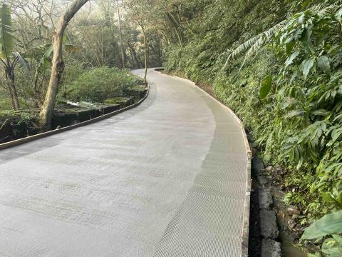 鎧騰工程 - 整體粉光工程（止滑面）