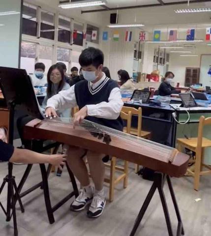 黃羽薇 - 學生交流活動演出