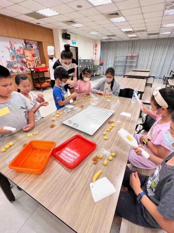 安晶彤 - 英語烘焙校外教學參訪與體驗