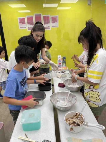 安晶彤 -  英語烘焙教學