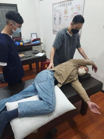 見觀結構調理整復所 - 胸椎的放鬆