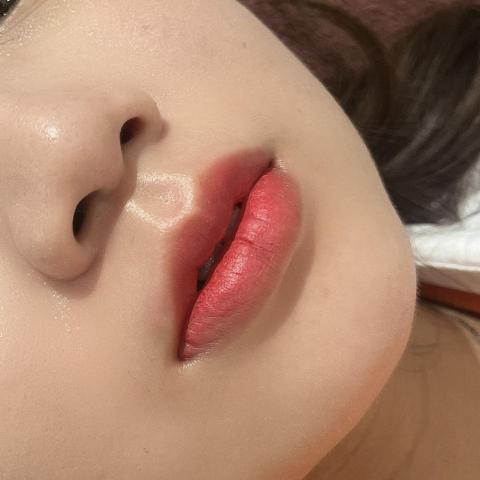 K.T半永久紋繡 - 自然媽生唇/
改善暗沉唇色/顏色不均