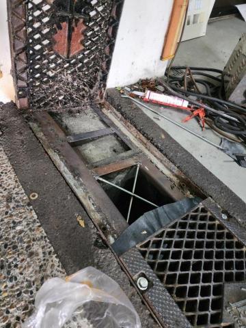 郭圓圓 - 地下室車道溝蓋癱塌重新更換腳鐵 郭圓圓 - 地下室車道溝蓋癱塌重新更換腳鐵