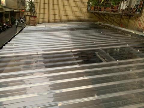 吳彥臻 - 五股白鐵雨遮(前陽台)