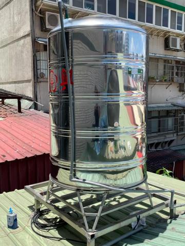 吳彥臻 - 遼寧街水塔更換