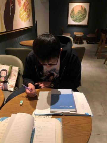 HARUKA - 跟學生在星巴克上課，練習數字講法