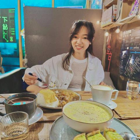 提供wixsite賺錢服務的專家黃小姐