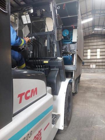 黃旭良 - 載運兩頓工業用精密機檯