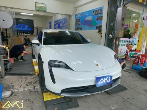 AKI 汽車隔音安裝工程 - ◆制震產品全數歐盟認證與國際認證以及環境檢測認證。
◆制震產品通過ISO TS16949 ISO 9001 ISO 14000。
◆採用軍規等級防火、防鏽、超隔音、且安全無毒。
◆來源清楚；價格透明；全球市占最高品牌。