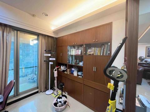 浤展企業社 - 書房書櫃改色前