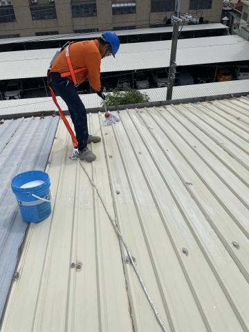 創順綠能企業社 - 屋頂防水作業