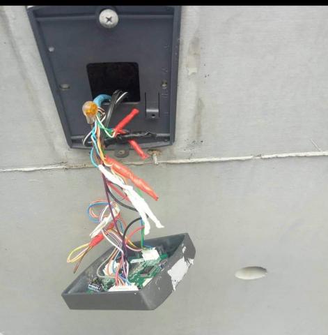 潘聖恒 - 住宅大門讀卡機查修