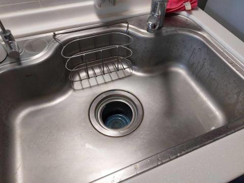 沐陞工程有限公司(專營太陽光電、裝潢設計及環保清潔工程) - 廚房洗手台(清潔後)照片-使用天然無毒清潔劑 沐陞工程有限公司(專營太陽光電、裝潢設計及環保清潔工程) - 廚房洗手台(清潔後)照片-使用天然無毒清潔劑