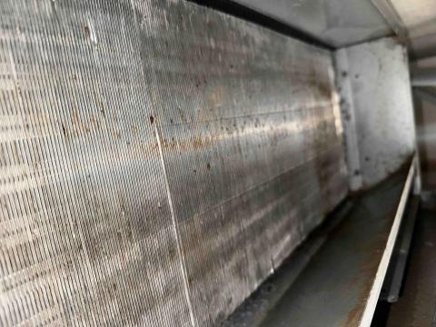 許崴翔 - 日立吊隱內機清洗後