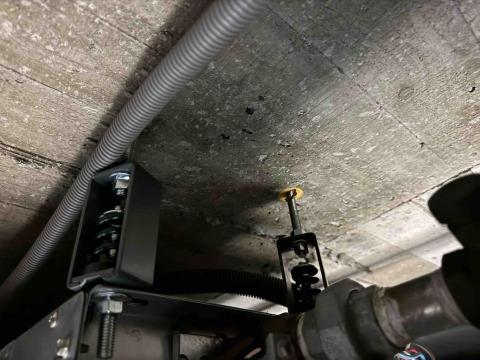 梁師傅 - 吊隱送風機減震器安裝