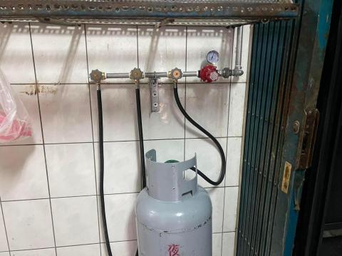 慶豐瓦斯行（建信發企業有限公司） - 客人更新瓦斯管線
原本在地上更改為上方
謝謝客人信任。
