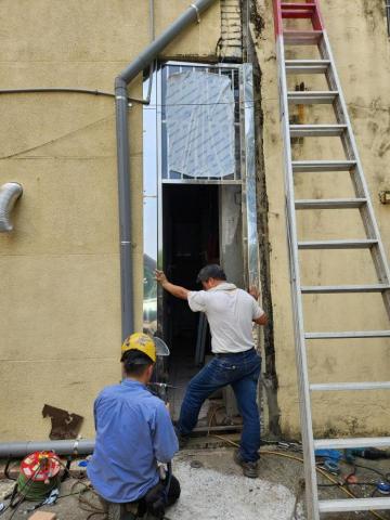 汎誠溢科技工程有限公司 - 拆除舊有小捲門
安裝鐵門