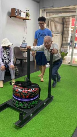 東岸槓鈴|羅東健身 - 推雪橇車 東岸槓鈴|羅東健身 - 推雪橇車