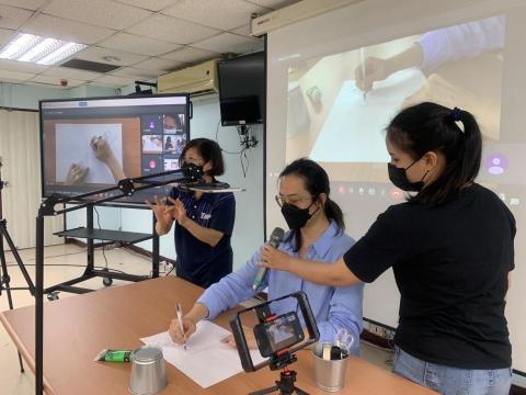 陳德謙 - 教學示範與啟發思考