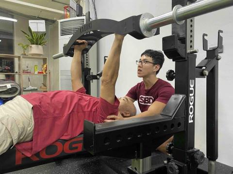 東岸槓鈴|羅東健身 - 瑞士槓臥推 東岸槓鈴|羅東健身 - 瑞士槓臥推