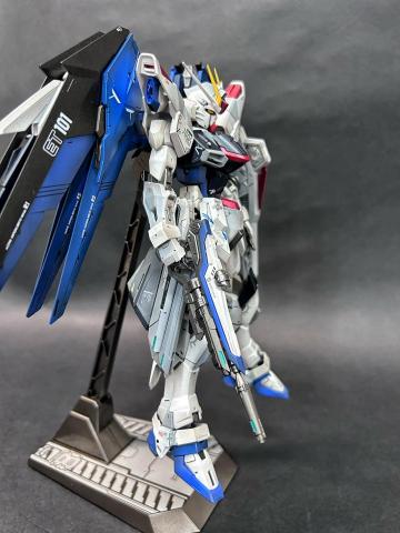 隆 Gundam Studio - MG 自由
