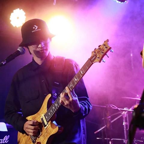 提供初學吉他服務的專家阿蕘