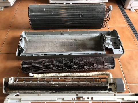 成光冷氣冰箱商行 - 分離式拆下保養前