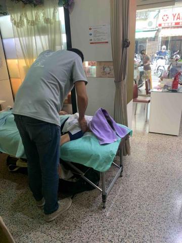 摩藝屋-傳統整復推拿｜骨盆回正訓練｜ - 公司行號到府經絡按摩保養