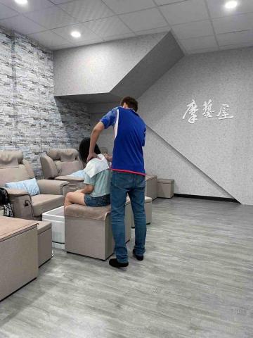 摩藝屋-傳統整復推拿｜骨盆回正訓練｜ - 泡腳肩頸、腳底按摩、經絡調理、精油按摩