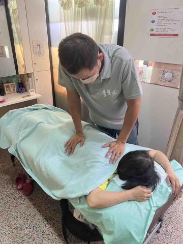 摩藝屋-傳統整復推拿｜骨盆回正訓練｜ - 公司行號到府經絡按摩保養