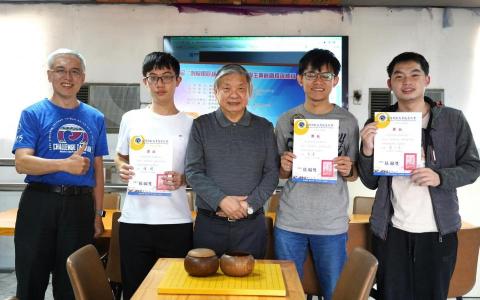 劉天衢 - 代表台灣大學參加「刺桐棋院盃」海峽兩岸大學生業餘圍棋錦標賽，獲得團體組冠軍