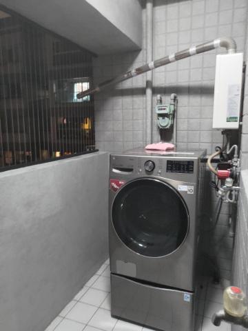 立竑清水模塗裝工程 - 後陽台和部分磁磚保留上色