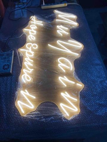 點亮您的家的柴柴師傅 - 壓克力高質感霓虹燈