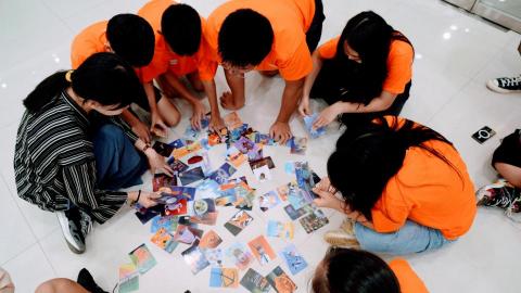 許嘉芸 - 營隊中會透過遊戲等活動來與國中小學生做互動