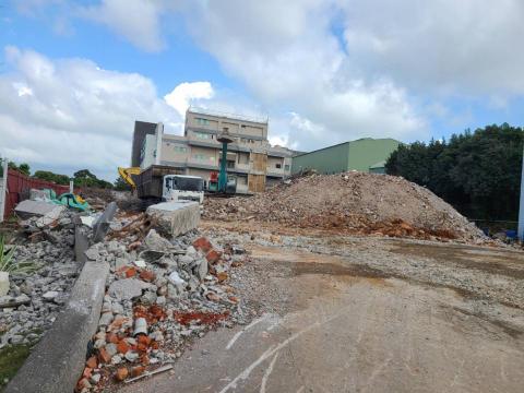 林先生大中興機械搬運、遷移、回收、廠房拆除 - 廠房拆除、拆除清運、拆除工程、房屋拆除、鐵料買賣、資源回收、廢金屬回收、廢五金回收、 廢棄物清運、新舊天車買賣、中古機械回收...等 業務
