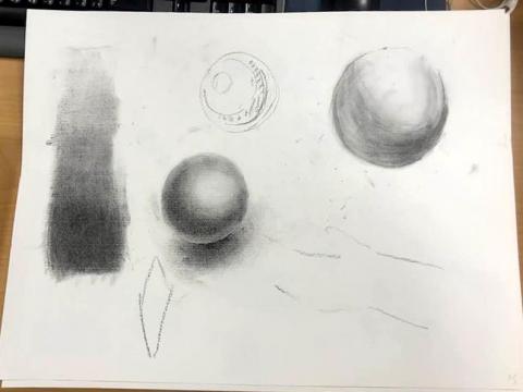 陳韋寧 - 素描練習：色階示範與同學的練習。