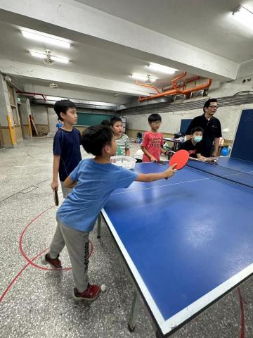 「魅筆藝創」Michael郭教練&Abby陳教練 - 反手持拍控球練習 「魅筆藝創」Michael郭教練&Abby陳教練 - 反手持拍控球練習