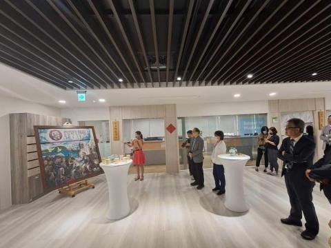 Caroline chou - 中山大學醫學院揭牌