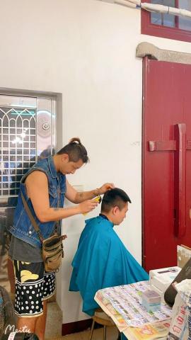 黃湘閔 - 到府理髮