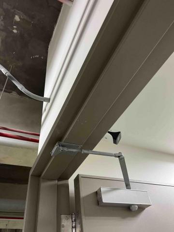 陳明瑋 - 大樓防火門弓器安裝