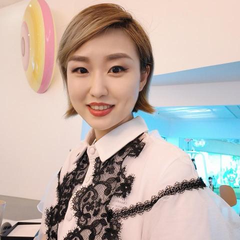 提供書法服務的專家鄭載鴦