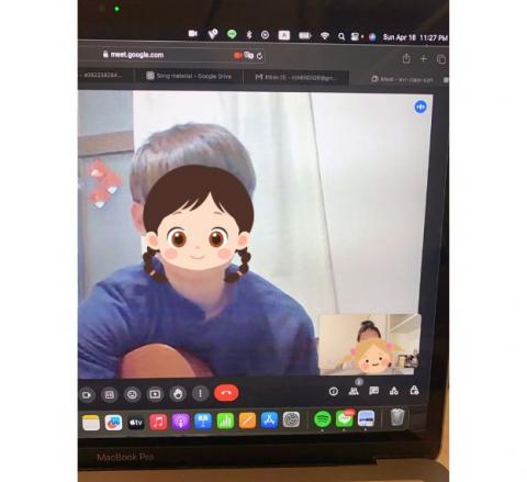 金頭腦 K-Learning - 與學生的線上一對一課程，根據學生喜好進行課程安排，包括音樂、體育運動、旅遊、電影等。