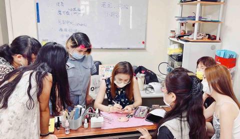 米莉美學-美甲.美睫.半永久眉眼唇.紋髮 - 美甲全科班 米莉美學-美甲.美睫.半永久眉眼唇.紋髮 - 美甲全科班