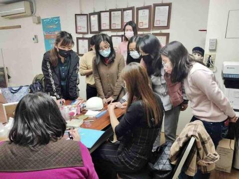 米莉美學-美甲.美睫.半永久眉眼唇.紋髮 - 夜間開課,初階美甲課程
 米莉美學-美甲.美睫.半永久眉眼唇.紋髮 - 夜間開課,初階美甲課程