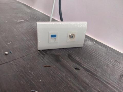 喬電腦工作室 - 資訊座壁插