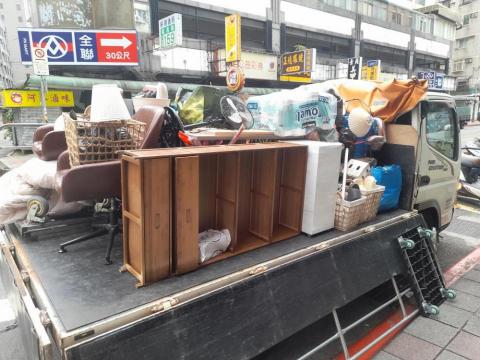 【誠昱運輸】～專業運輸/搬家/物流~ - 指甲彩繪工作室搬遷