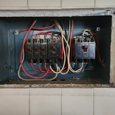 宏師傅局家水電維修 - 