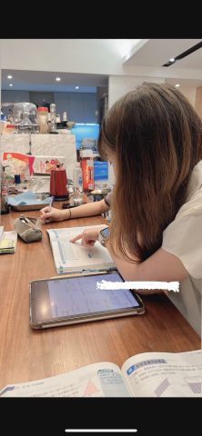 黃郁珊 - 國二英文家教